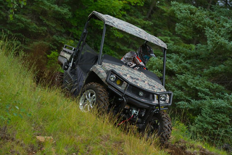 JOHN DEERE GATOR XUV 590i